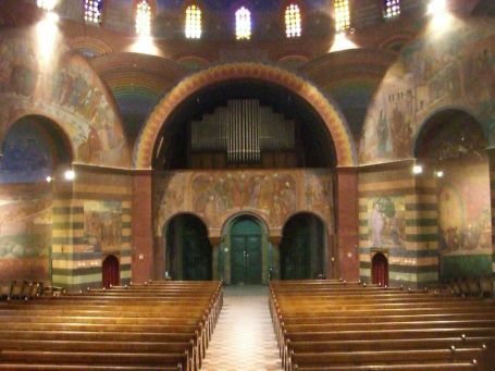 Groesbeek NL : Heilig-Landstichting, Pastoor Rabouplein, im Inneren der Kirche, Cenakel bedeutet wörtlich übersetzt : "Saal des letzten Abendmahls".